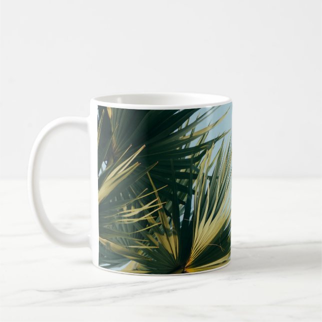 Fläkt handflatan träd under blå himmel kaffemugg (Vänster)