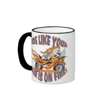 Flamande motorcykel med skal