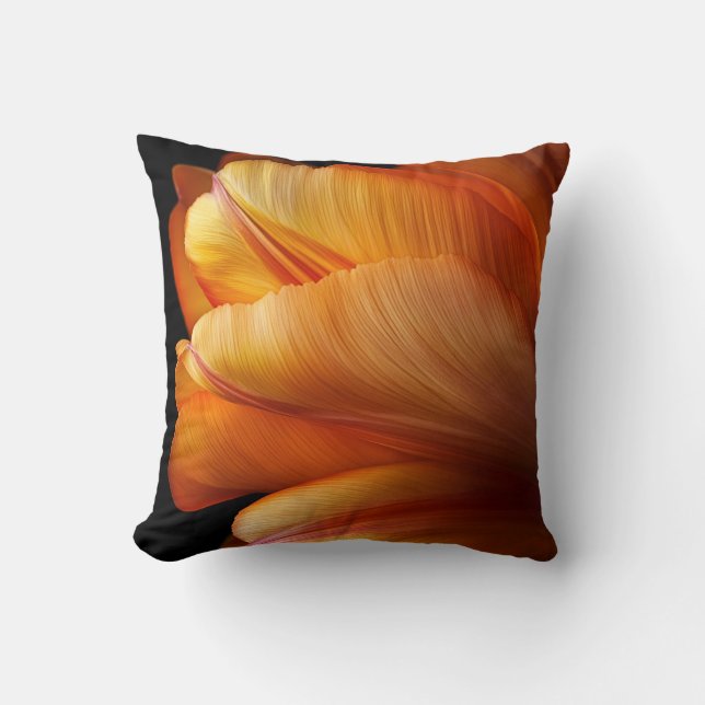 Flame of Grace - Golden Tulip in Bloom Kudde (Framsida)