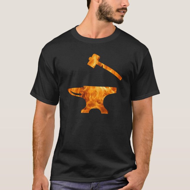 Flaming Anvil & Hammer Blacksmith Metalworking T Shirt (Framsida)
