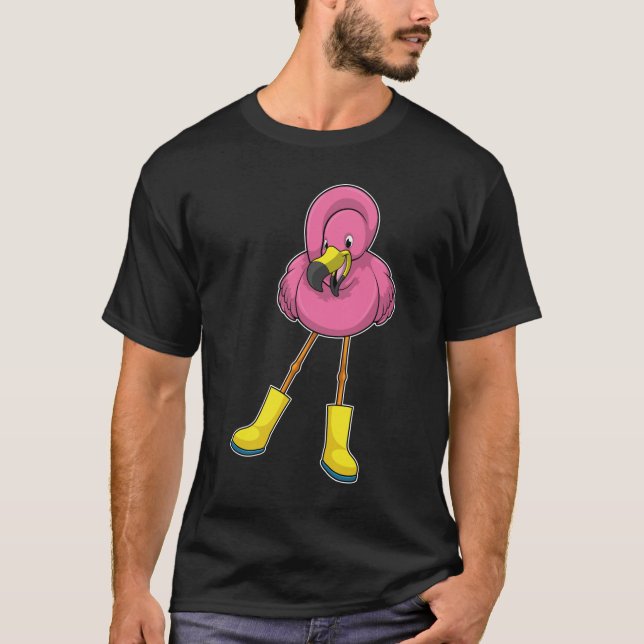 Flamingo at Rining with Rubber boots T Shirt (Framsida)