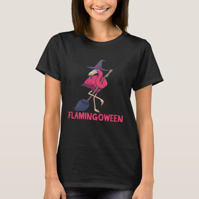 Flamingo Broomstick Halloween Witch Hat Pink Water T Shirt (Framsida)