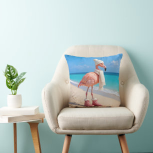 Flamingo iförd vintersjal och hatt kudde