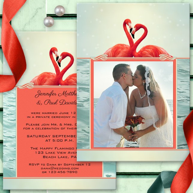 Flamingo-inbjudan till efterbröllopsfest eller fot inbjudningar (Wedding photo reception only or after wedding invitation featuring two flamingos on an ocean)