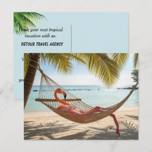Flamingo som vilar i en tropisk strandhammock vykort