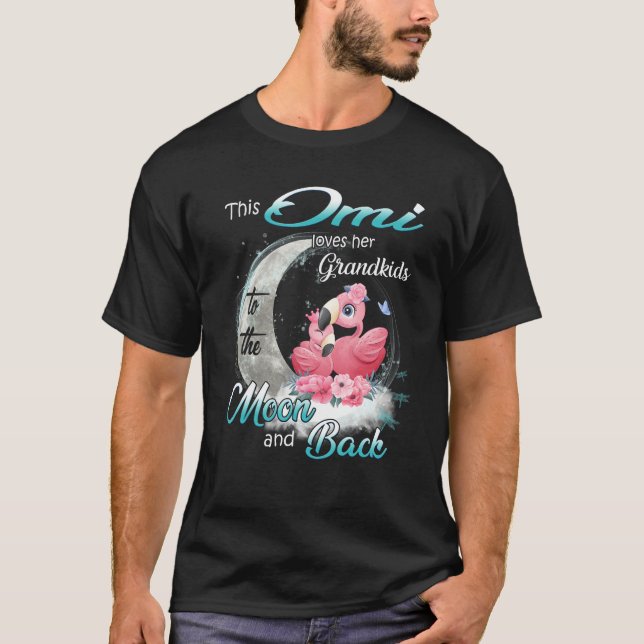 Flamingo This Omi Loves Her Grandkids To The Moon  T Shirt (Framsida)