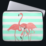 Flamingo Trio på Rand Laptop Sleeve<br><div class="desc">En trio av rosa flamingos för sommaren och under hela året för tropisk lockelse. Visas här över South Beach rand i coolans grönt.</div>