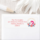 Flamingo Tropical Beach jul Poinsettias Returadress Etikett<br><div class="desc">Rosa Flamingo Tropical Beach jul Poinsettia blommar helgdag adressetiketter. Cute Flingo-grafik i en krans av poinsettia-blommor. Anpassa adress-mallen och användan på alla dina julkortsutskick för att sprida brans glädje. Perfekter för dem som tillbringar julen i Florida eller något varmt kustområde.</div>