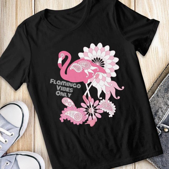 Flamingo Vibes Only - Paisley Pink Flamingo T Shirt (Skapare uppladdad)