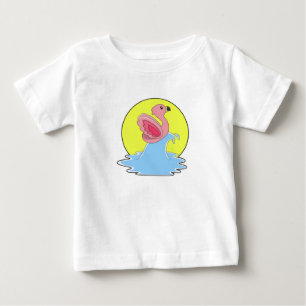 Flamingo vid Surfing på Vatten T Shirt