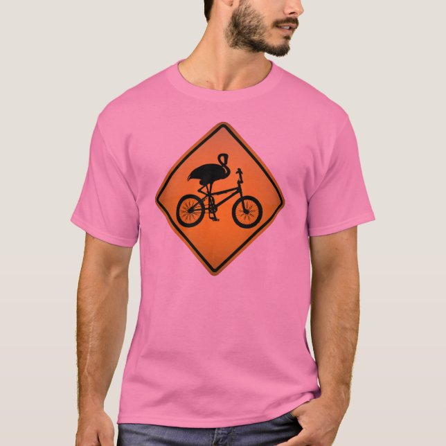Flamingoen på cykelvarning undertecknar tee shirt (Framsida)