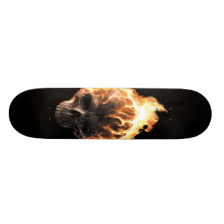 Flammande döskalle skateboard