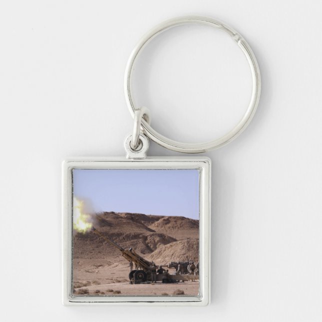 Flammet och röken kommer från munstycket fyrkantig silverfärgad nyckelring (Framsidan)