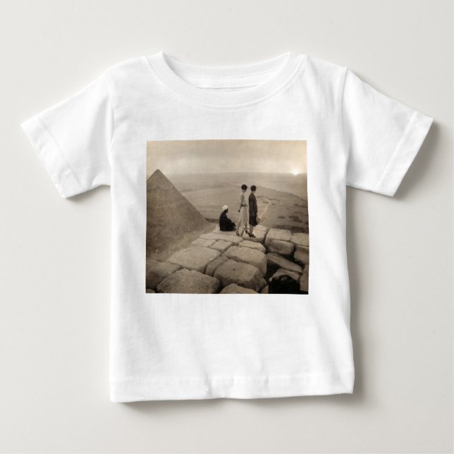Flapper-flickor soluppgång Khufu-pyramiden, Egypte T Shirt (Framsida)