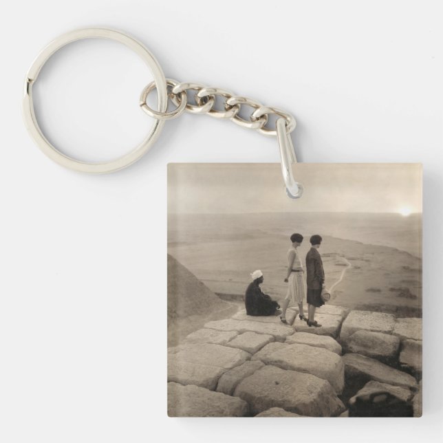 Flapper Girls Sunrise Khufu Pyramid, Egypten 1920 (Framsidan)