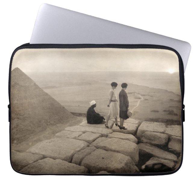 Flapper Girls Sunrise Khufu Pyramid, Egypten 1920 Laptop Fodral (Framsidan)