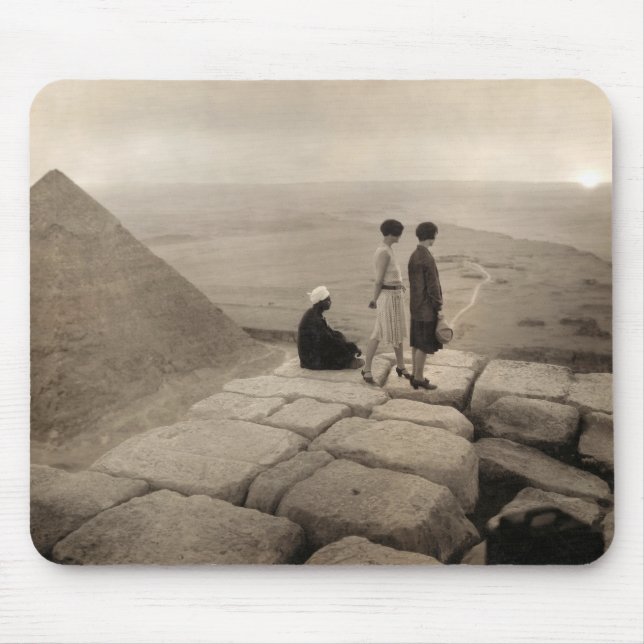 Flapper Girls Sunrise Khufu Pyramid, Egypten 1920 Musmatta (Framsidan)