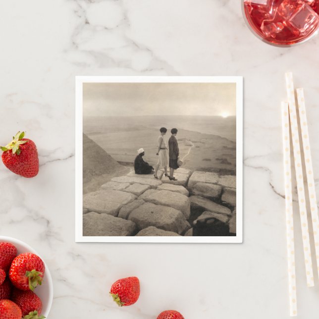 Flapper Girls Sunrise Khufu Pyramid, Egypten 1920 Pappersservett (Insitu)