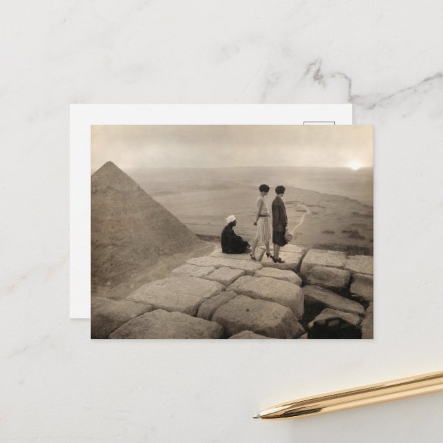 Flapper Girls Sunrise Khufu Pyramid, Egypten 1920 Vykort (Fram/Back In Situ)