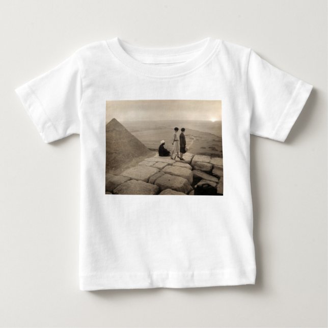 Flapperflickor soluppgång Khufupyramiden, Egypten  T Shirt (Framsida)