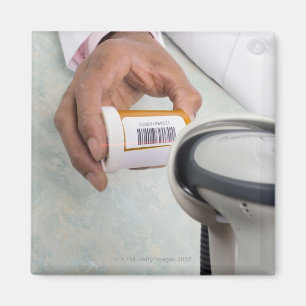 Flaska för Pharmacistscanningpill med en barcode Magnet