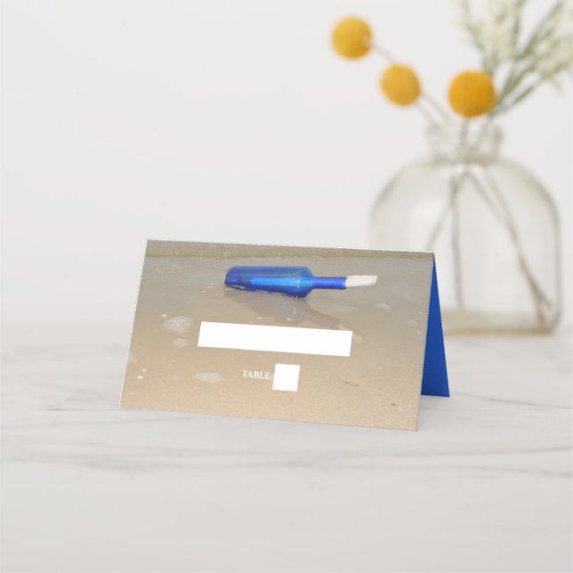 Flaska vid Beach Sand Bröllop Placeringskort (Framsida)