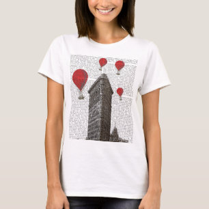 Flat Järn Byggnad och Röda Luftballonger T-shirt