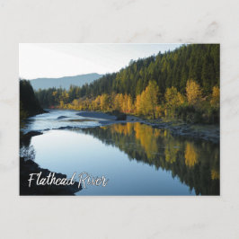 Flathead River View med berg och Fall Träd Vykort