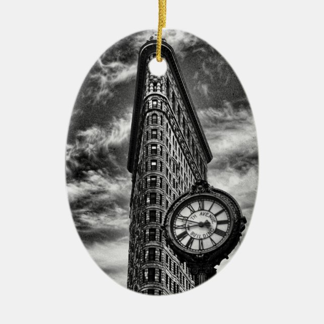Flatiron Building och klocka i svart och vitt O Julgransprydnad Keramik (Framsidan)