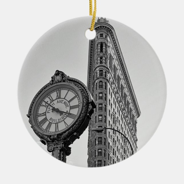 Flatiron Building och klocka i svart vitt #2 Julgransprydnad Keramik (Framsidan)