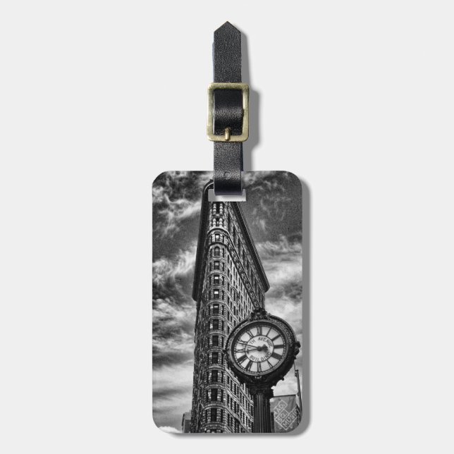 Flatiron byggnad och tar tid på i svartvitt bagagebricka (Vertikal Framsida)