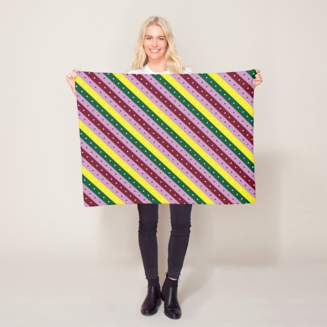 Fleecefilt | 76x102 cm mysig randig design (På plats)