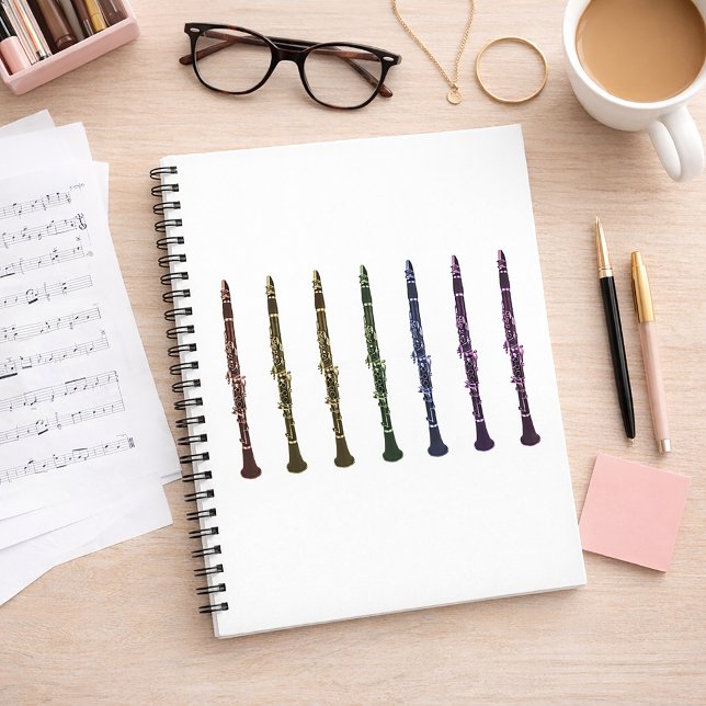 Flerfärgad klarinett unik musiklärarepresent anteckningsbok (A notebook featuring a colorful lineup of clarinets.)