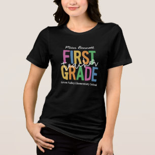 Flerfärgad lärare i första klass Lägg till namn T Shirt