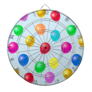 Flerfärgade festballonger på ljust blått darttavla
