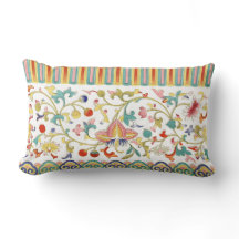 Flerfärgade, traditionella orientaliska kuddar