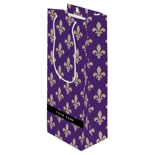 Fleur de Lis, Beige på Lila, Kunglig, Ditt Namn (Framsidan Vinklad)