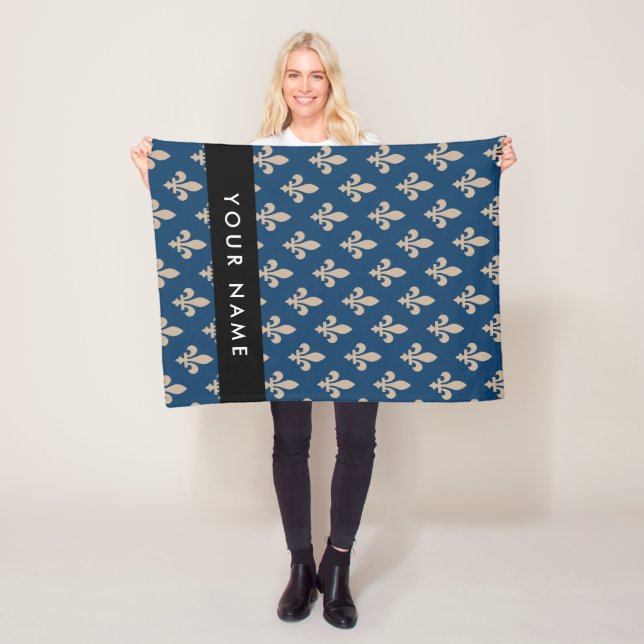 Fleur de Lis, Beige på Navy Blue, Royal, Ditt Namn Fleecefilt (På plats)