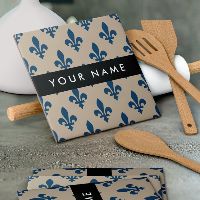 Fleur de Lis, Marinblå på Beige, Kunglig, Ditt Nam Kakelplatta (Skapare uppladdad)