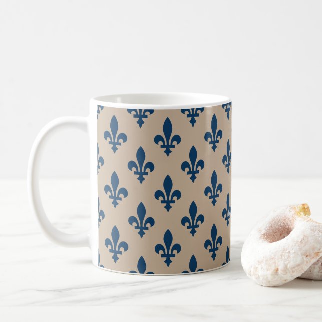 Fleur de Lis Mönster, Royal Fransk Blue på Cream Kaffemugg (Med munk)