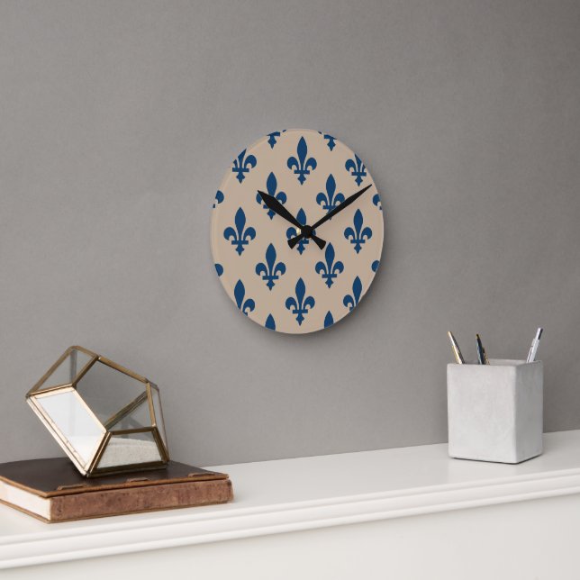 Fleur de Lis Mönster, Royal Fransk Blue på Cream Rund Klocka (Kontor)