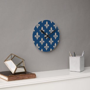 Fleur de Lis Mönster, Royal Fransk, Cream på Blue Rund Klocka