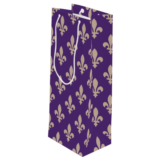 Fleur de Lis-mönster, Royal French Kräm på Lila (Baksidan Vinklad)