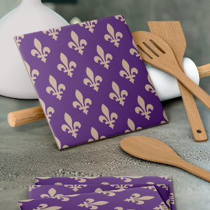Fleur de Lis-mönster, Royal French kräm på lila Kakelplatta