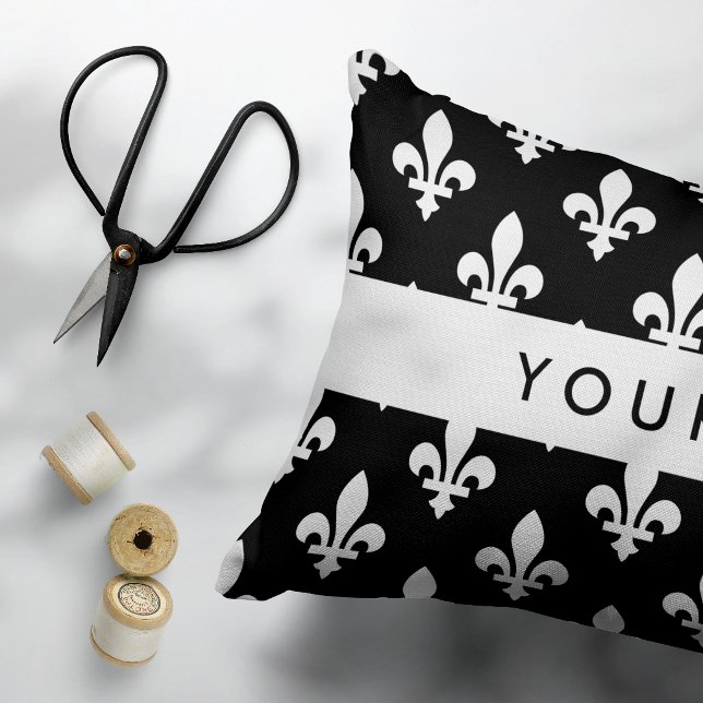 Fleur de Lis, Vit på Svart, Vit, Ditt Namn Prydnadskudde (Skapare uppladdad)