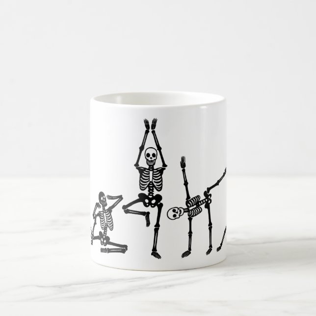 Flexible Yoga Posing Skeletons Funny Graphic Print Kaffemugg (Center)