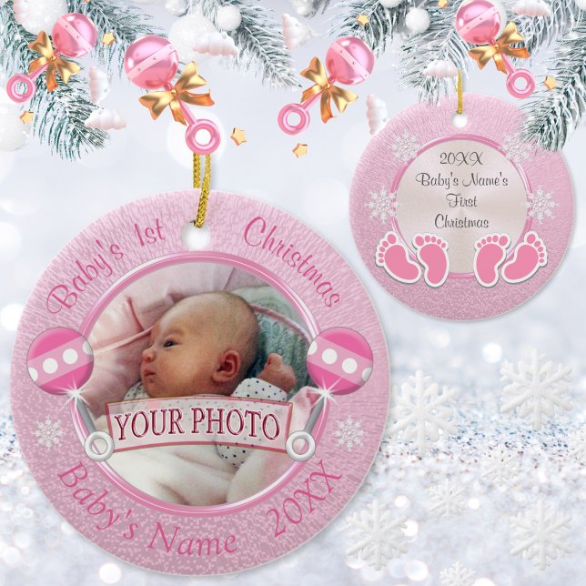 Flicka 1:a jul - prydnad DITT FOTO 2-TEXT Julgransprydnad Keramik (Baby's First Christmas Ornament. Baby's First Christmas. Pink ornament for baby girl. )