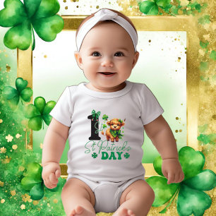 Flicka 1:a St patrick's day med höglandskö T Shirt