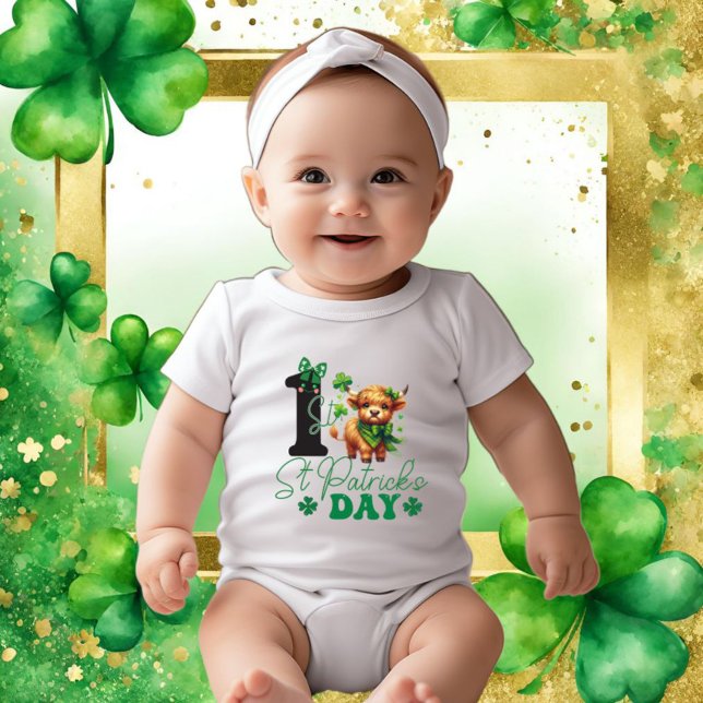 Flicka 1:a St patrick's day med höglandskö T Shirt (Girls 1st St. Patrick's Day)