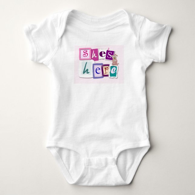 Flicka är här! tee (Framsida)
